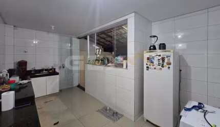 Apartamento à venda no bairro São José, 2 quartos, 1 suíte e 2 vagas.