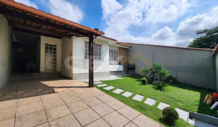 Casa à venda no bairro Bela Vista, 3 quartos, 1 suíte e 2 vagas.