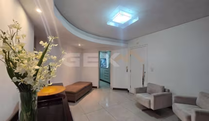 Cobertura triplex à venda no Centro, 4 quartos, 2 suítes e 2 vagas.