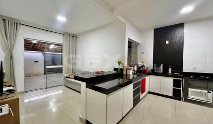 Casa à Venda no Bairro Rancho Alegre, 3 quartos e 3 vagas.