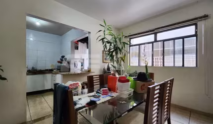 Apartamento à venda no Centro, 3 quartos, 1 suíte e 1 vaga.