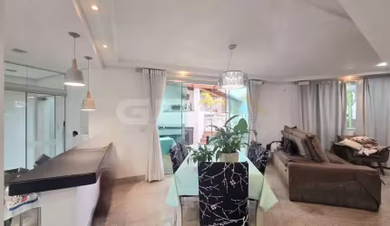 Casa à venda no bairro Manoel Valinhas, 3 quartos, 1 suíte e espaço gourmet.