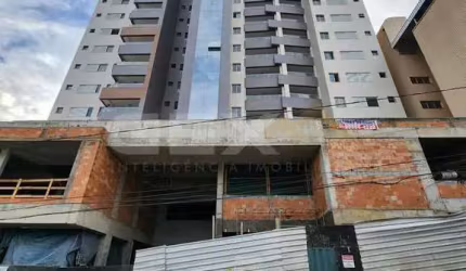 Apartamento à venda no Centro, 3 quartos, 1 suíte e 2 vagas.