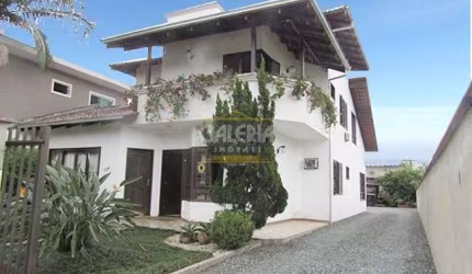 CASA no ANITA GARIBALDI com 4 quartos para VENDA, 211 m²