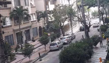 Excelente Apartamento na Rua Osvaldo Cruz em Icaraí de frente para a rua