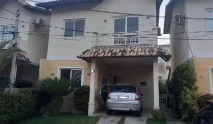 Excelente Casa no Condomínio Petit Village.