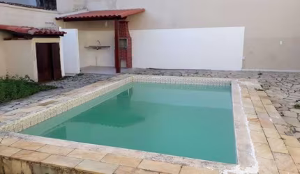 Vendo Belíssima Casa na Rua Milton da Rocha Soares