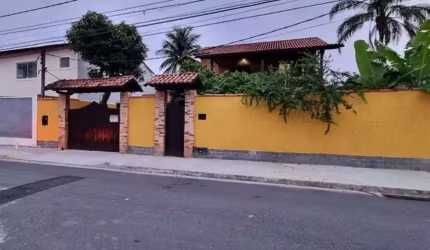 Excelente casa duplex, centro de terreno, lote inteiro de 15x30 (450m²),