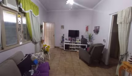 Boa Casa em Icaraí em baixo do condomínio Icaraí Tower.