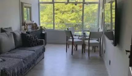 Excelente Apartamento na Lopes Trovão de frente para o Campo de São Bento