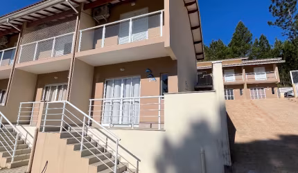 Casa de condomínio Fechado com 2 quartos, 2 banheiros, piscina em Caraguatatuba-SP