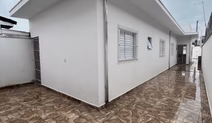 Linda casa com 3 quartos , 1 suíte, 4 vagas