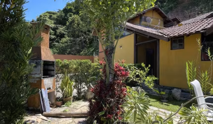 Sobrado / Condomínio fechado pronto para morar e desfrutar bons momentos com a família e amigos