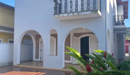 Linda Casa com 3 quartos, 2 banheiros em Caraguatatuba-SP