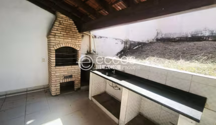 Casa para aluguel, 3 quartos, 1 suíte, 10 vagas, Morada da Colina - Uberlândia/MG