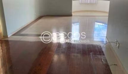 Apartamento à venda, 3 quartos, 3 suítes, 2 vagas, Fundinho - Uberlândia/MG