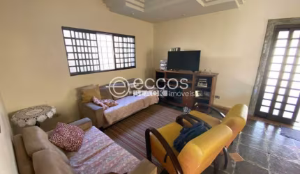Imóvel Comercial para aluguel, 3 quartos, 2 suítes, 3 vagas, Cidade Jardim - Uberlândia/MG