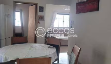 Casa à venda, 3 quartos, 1 suíte, 3 vagas, Chácaras Tubalina e Quartel - Uberlândia/MG