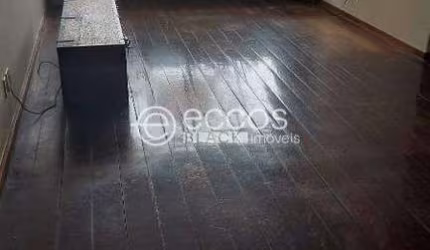 Apartamento à venda, 3 quartos, 1 suíte, 1 vaga, Centro - Uberlândia/MG