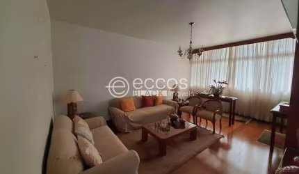 Casa à venda, 4 quartos, 1 suíte, 4 vagas, Lídice - Uberlândia/MG