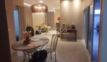 Casa à venda, 3 quartos, 3 suítes, Segismundo Pereira - Uberlândia/MG