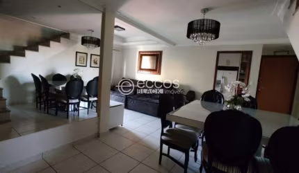 Cobertura à venda, 3 quartos, 1 suíte, 3 vagas, Santa Mônica - Uberlândia/MG