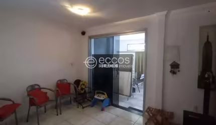 Casa à venda, 5 quartos, 2 suítes, Planalto - Uberlândia/MG