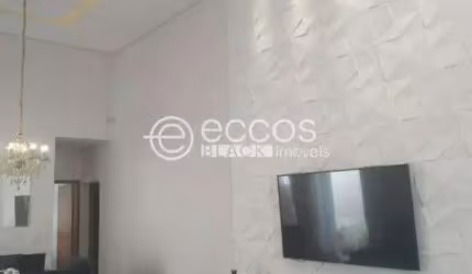 Excelente casa com 3 suítes para venda no bairro Jardim Inconfidência.