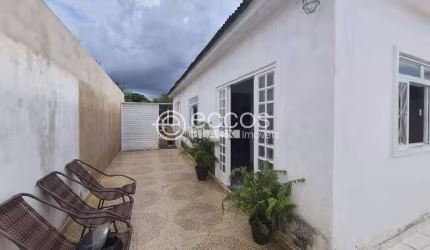Casa à venda, 3 quartos, 2 vagas, Alto Umuarama - Uberlândia/MG
