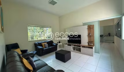Casa em condomínio à venda, 4 quartos, 2 suítes, 4 vagas, Tocantins - Uberlândia/MG