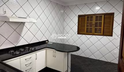 Casa à venda, 3 quartos, 1 suíte, 2 vagas, Jardim Patrícia - Uberlândia/MG