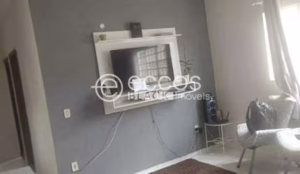 Casa à venda, 3 quartos, 1 suíte, 5 vagas, Jardim Ipanema - Uberlândia/MG
