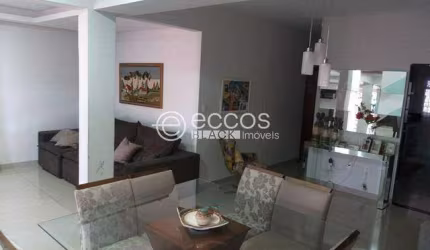 Casa à venda, 3 quartos, 3 suítes, 2 vagas, Jardim Europa - Uberlândia/MG
