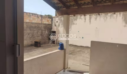 Casa à venda, 2 quartos, 1 suíte, 4 vagas, Jardim Canaã - Uberlândia/MG