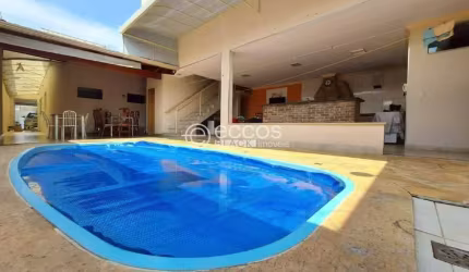 Casa à venda, 4 quartos, 2 suítes, 2 vagas, Brasil - Uberlândia/MG