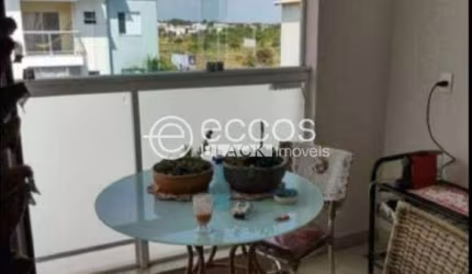 Apartamento à venda, 2 quartos, 1 suíte, 1 vaga, Laranjeiras - Uberlândia/MG