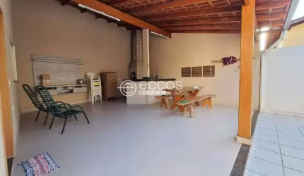 Casa à venda, 3 quartos, 1 suíte, 2 vagas, Chácaras Tubalina e Quartel - Uberlândia/MG