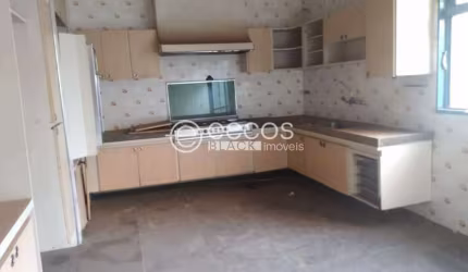 Casa à venda, 5 quartos, 3 suítes, 2 vagas, Osvaldo Rezende - Uberlândia/MG