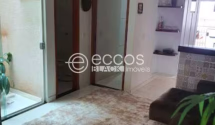 Casa à venda, 2 quartos, 1 suíte, 2 vagas, Jardim Europa - Uberlândia/MG