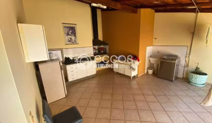 Apartamento à venda, 3 quartos, 1 suíte, 3 vagas, Santa Mônica - Uberlândia/MG