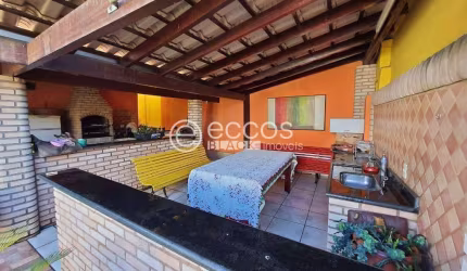 Casa à venda, 5 quartos, 2 suítes, 3 vagas, Lídice - Uberlândia/MG
