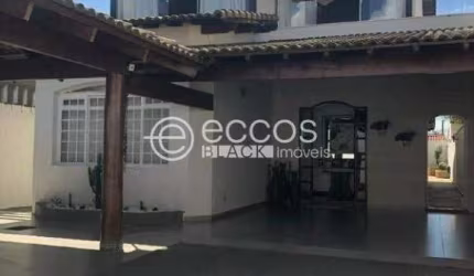 Casa à venda, 3 quartos, 3 suítes, 4 vagas, Saraiva - Uberlândia/MG