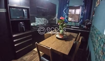 Casa à venda, 3 quartos, 1 suíte, 5 vagas, Cidade Jardim - Uberlândia/MG