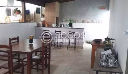 Casa à venda, 3 quartos, 1 suíte, 3 vagas, Pampulha - Uberlândia/MG