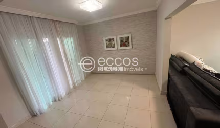 Casa à venda, 3 quartos, 1 suíte, 3 vagas, Residencial Gramado - Uberlândia/MG