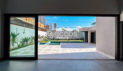 Casa em condomínio à venda, 4 quartos, 4 suítes, 3 vagas, Jardim Karaíba - Uberlândia/MG
