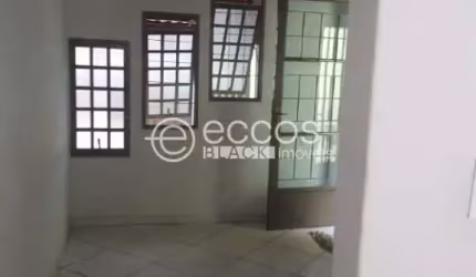 Casa à venda, 4 quartos, 1 suíte, 2 vagas, Jardim das Palmeiras - Uberlândia/MG