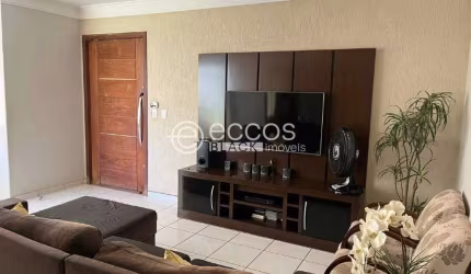 Casa à venda, 3 quartos, 1 suíte, 4 vagas, Chácaras Tubalina e Quartel - Uberlândia/MG