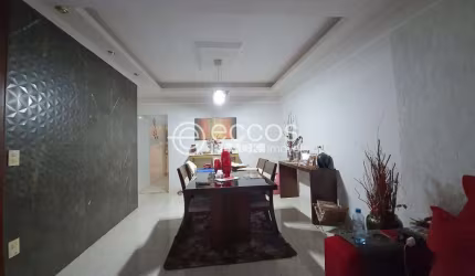Casa à venda, 2 quartos, 2 suítes, 4 vagas, Jardim Holanda - Uberlândia/MG