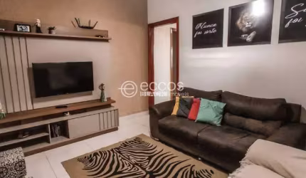 Casa à venda, 3 quartos, 1 suíte, 2 vagas, Jardim das Palmeiras - Uberlândia/MG